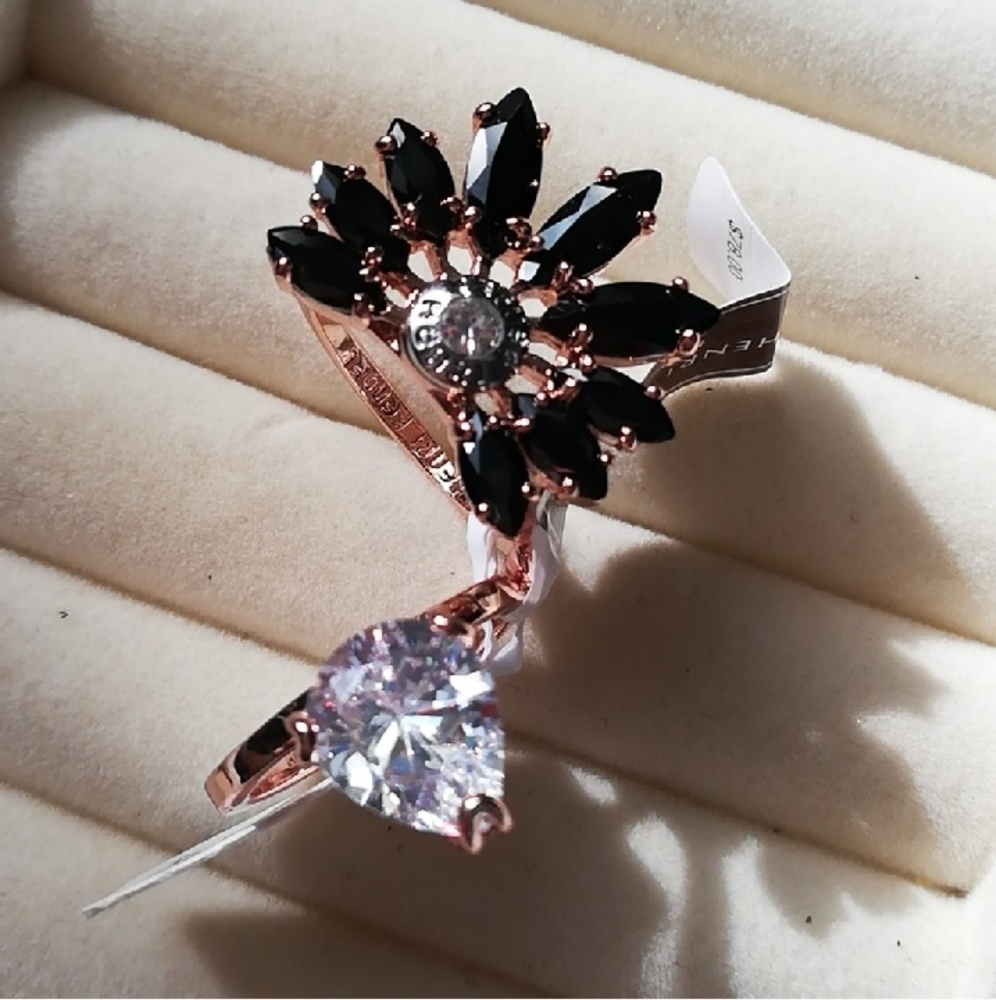 New Henri Bendel Stunning Ring!!!!